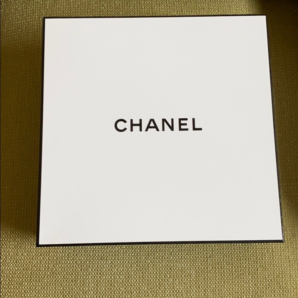Chanel gift box - Picture 2 of 6